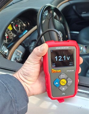 Lekstroomtester spanning en lekstroom controleren