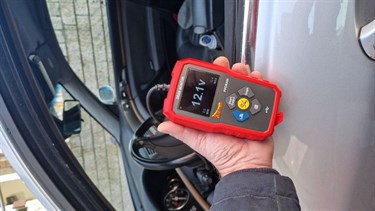 Lekstroomtester spanning en lekstroom controleren